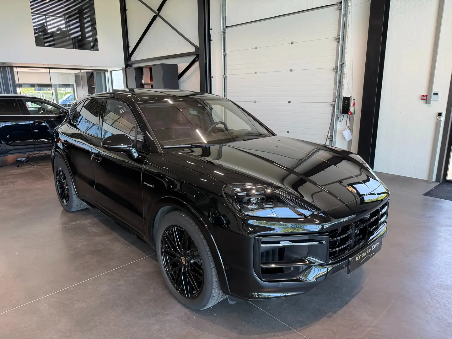 Porsche Cayenne E-Hyrbrid 3.0 Turbo V6 S(382 kW) Чорний - 1