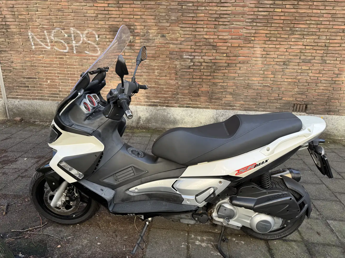 Aprilia SR Max 300 - 2