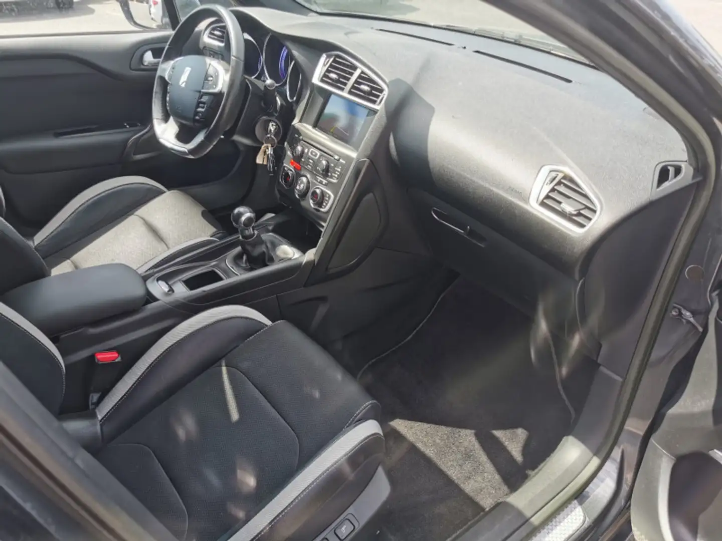 Citroen DS4 1.6 VTI 120CH SO CHIC Gris - 2