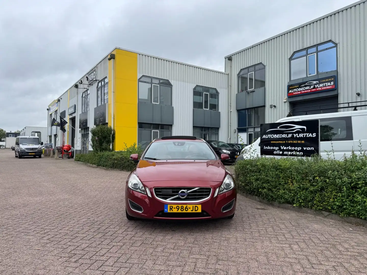 Volvo V60 1.6 T4F Summum Rouge - 2