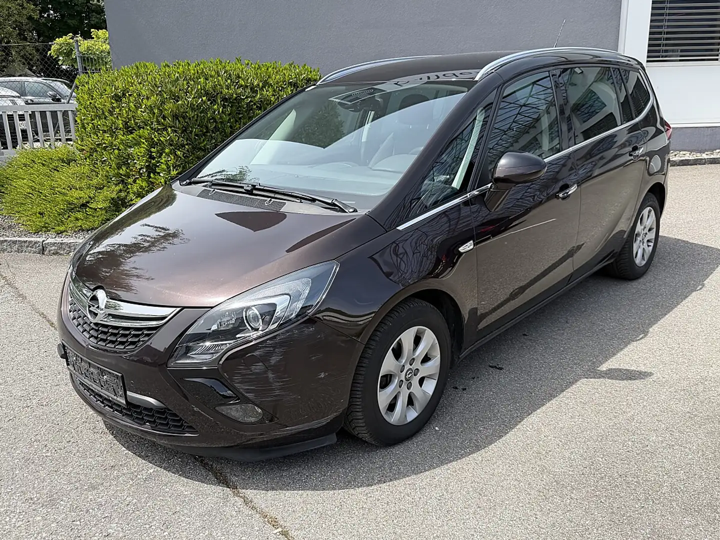 Opel Zafira Tourer 1,4 Turbo Ecotec Edition Aut. Braun - 1