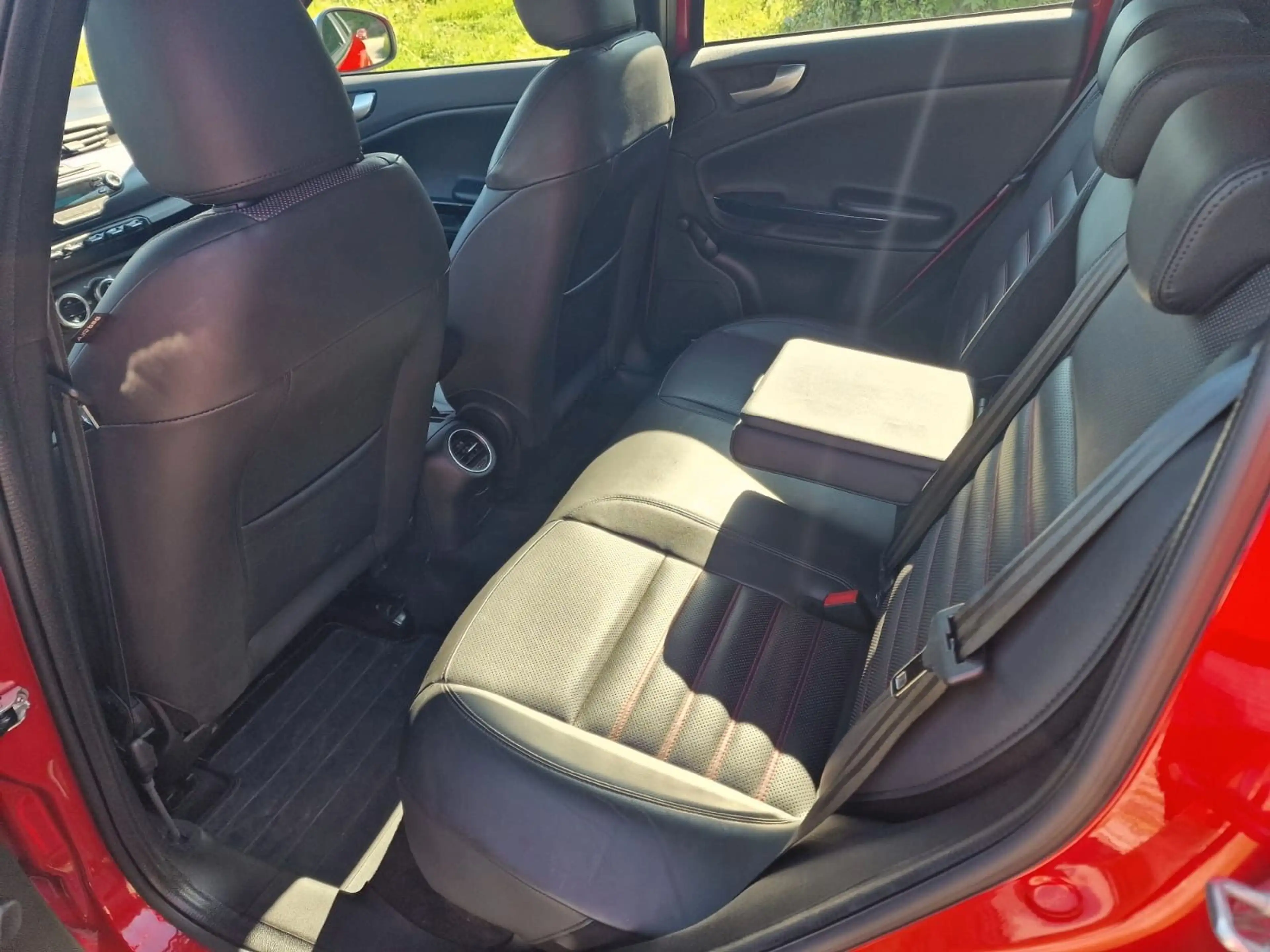 Alfa Romeo Giulietta Turismo — photo 13