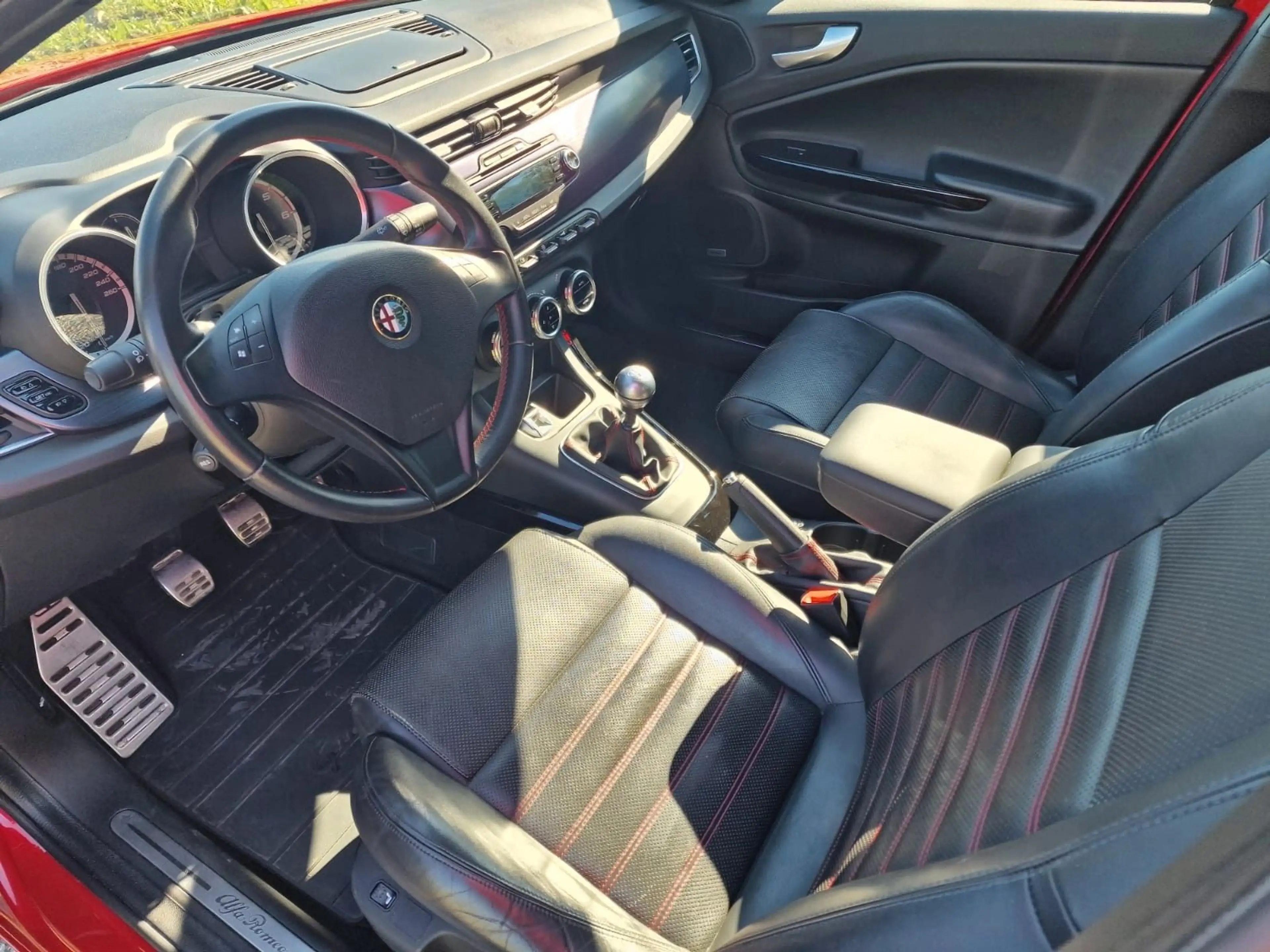 Alfa Romeo Giulietta Turismo — photo 11
