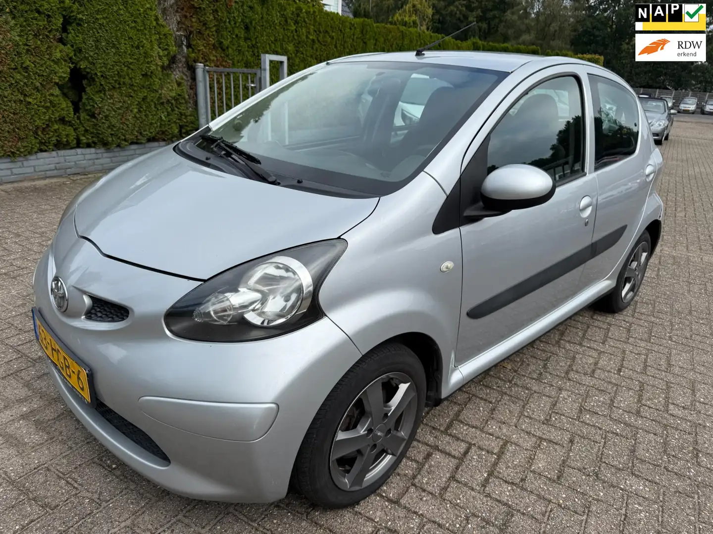 Toyota Aygo 1.0-12V 5-DRS AIRCO LMV TREKHAAK NWE APK Grijs - 1