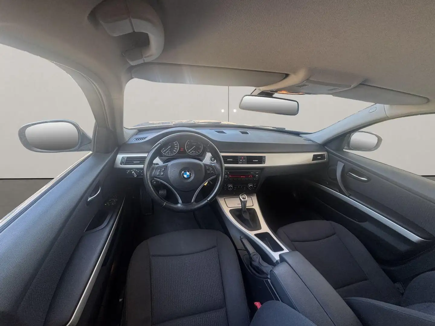 BMW 318 i KOMBI*Comfort-Paket*SHZ*TEMPOMAT*PDC VO.HI Blau - 2