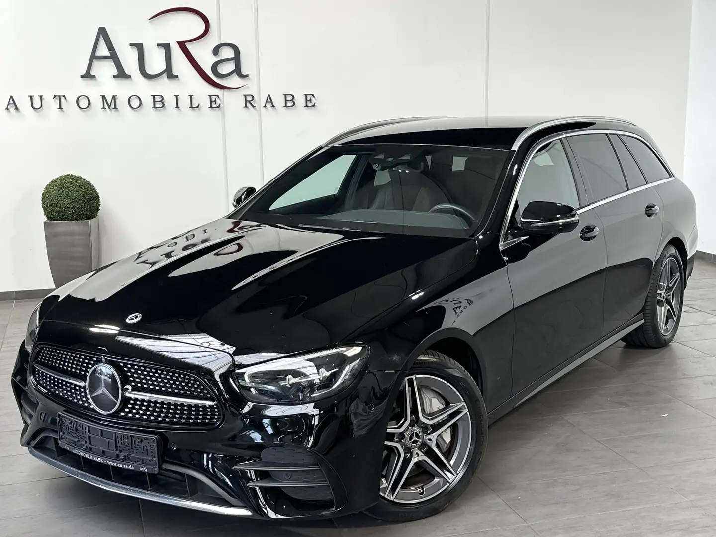 Mercedes-Benz E 400 T 4M AMG-Line NAV+LED+360°+WIDESCREEN+1HD Schwarz - 1
