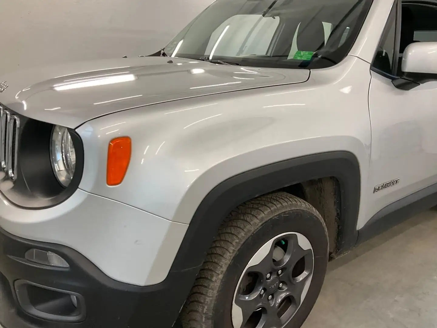 Jeep Renegade Renegade 1.4 MultiAir DSGLongitude Grau - 2