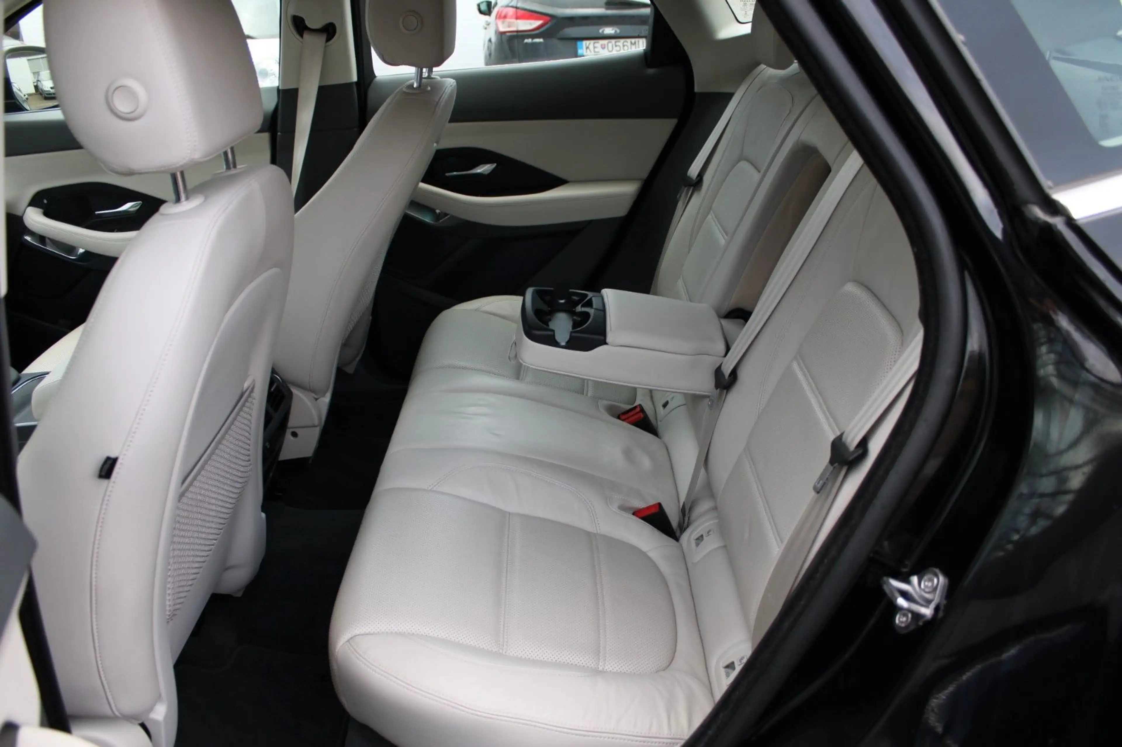Jaguar E-Pace D180 S 4WD Automatik Leder LED Kamera — photo 5