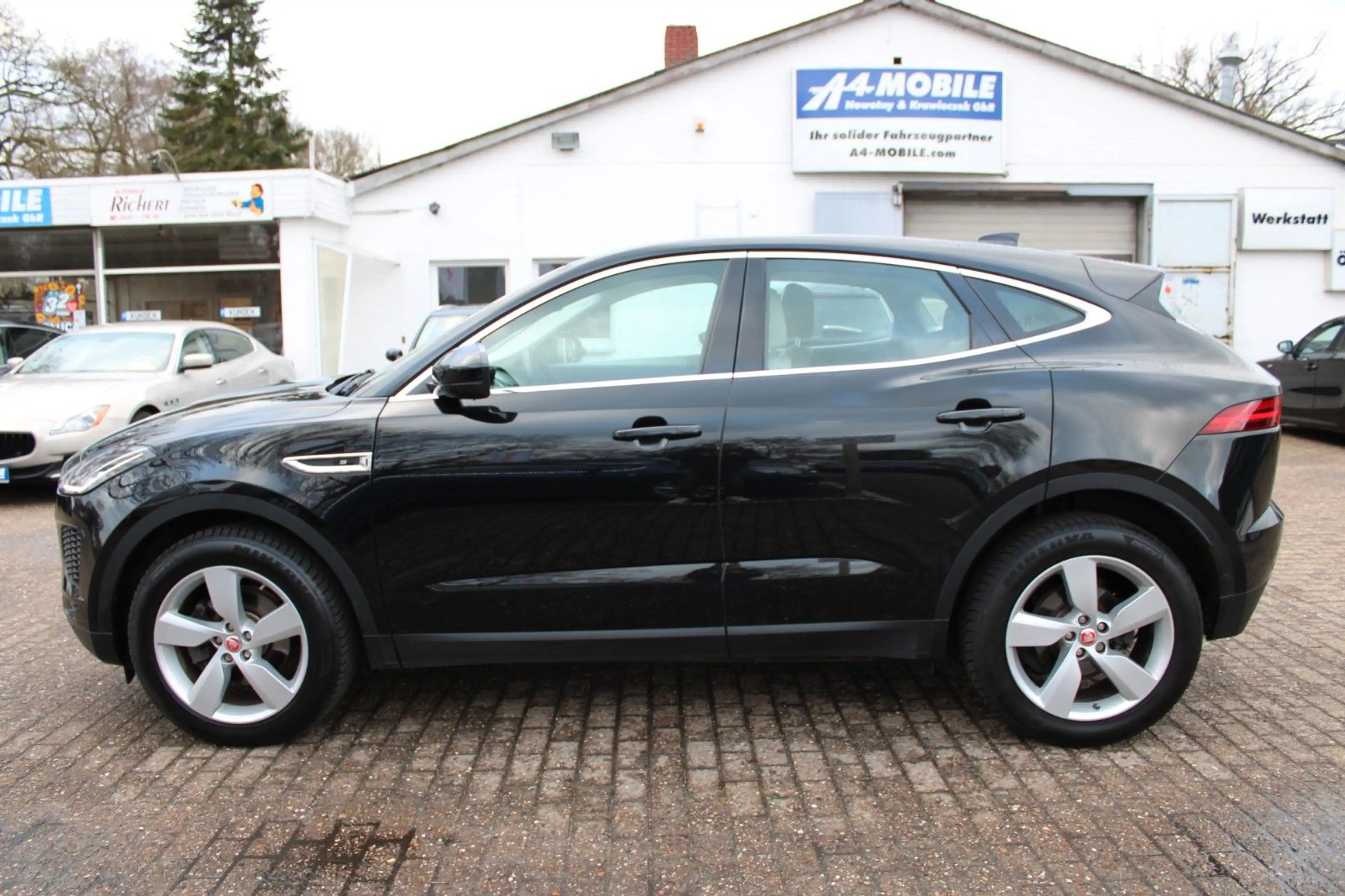 Jaguar E-Pace D180 S 4WD Automatik Leder LED Kamera — photo 11
