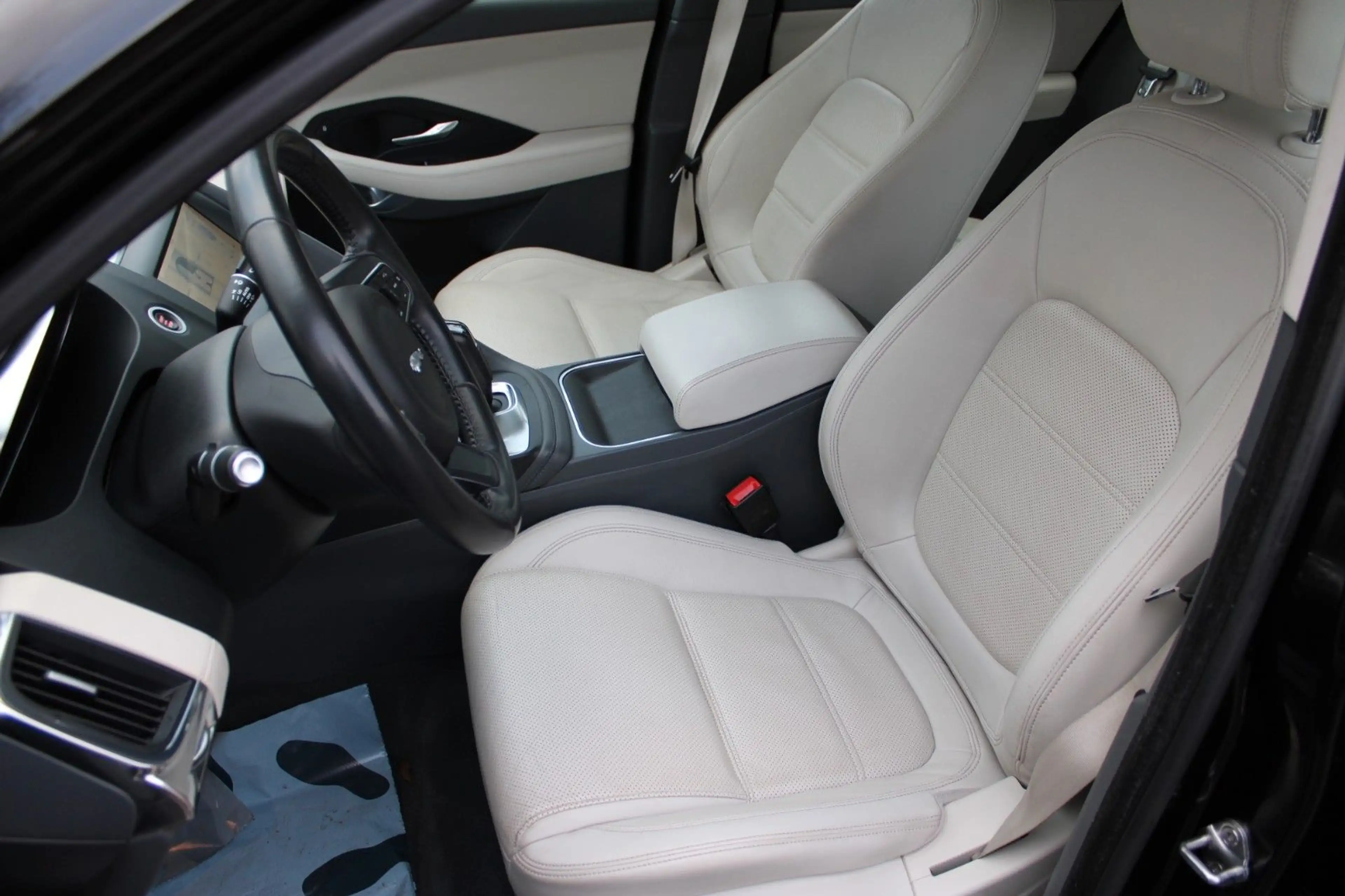 Jaguar E-Pace D180 S 4WD Automatik Leder LED Kamera — photo 4