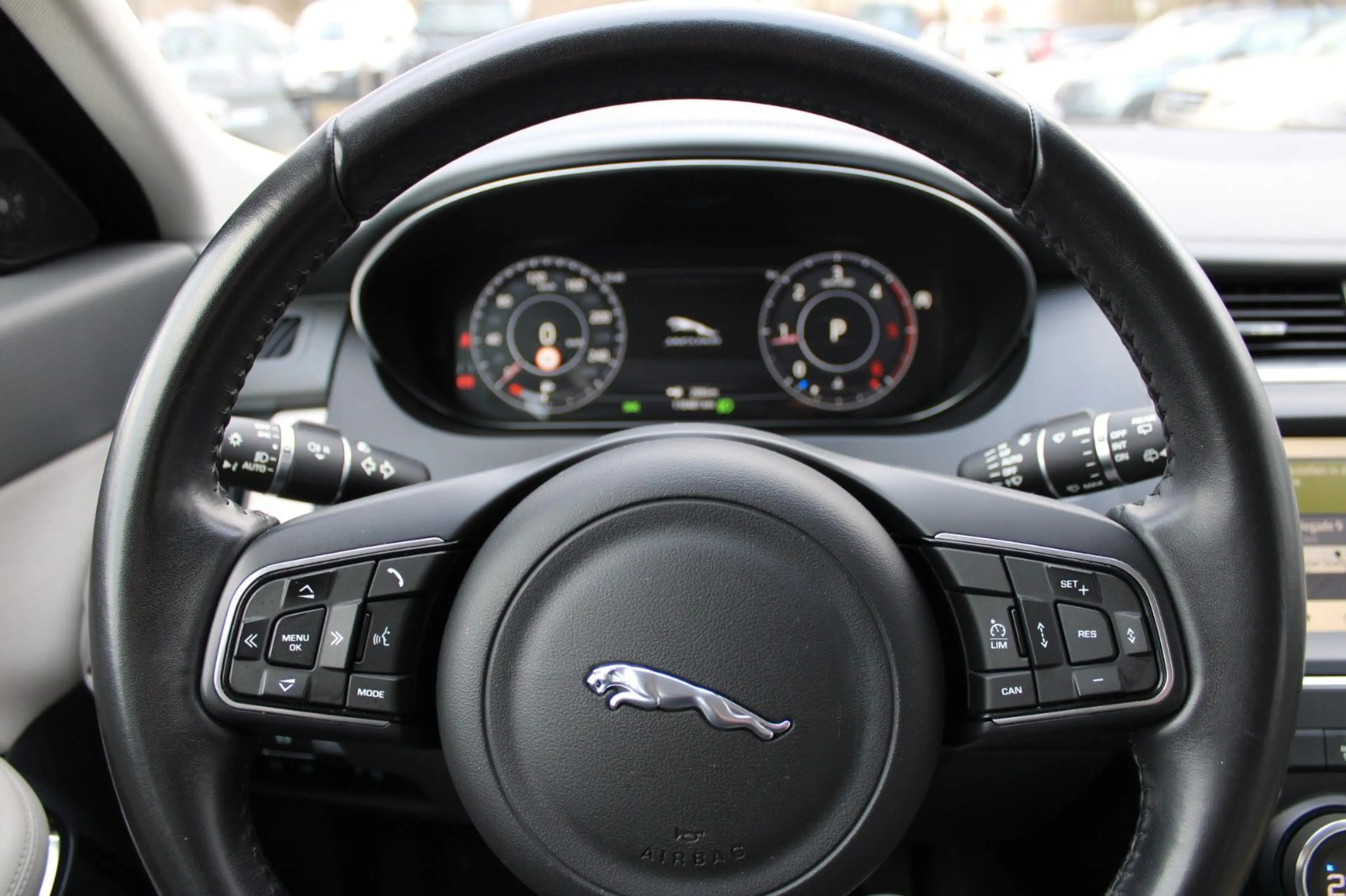 Jaguar E-Pace D180 S 4WD Automatik Leder LED Kamera — photo 6