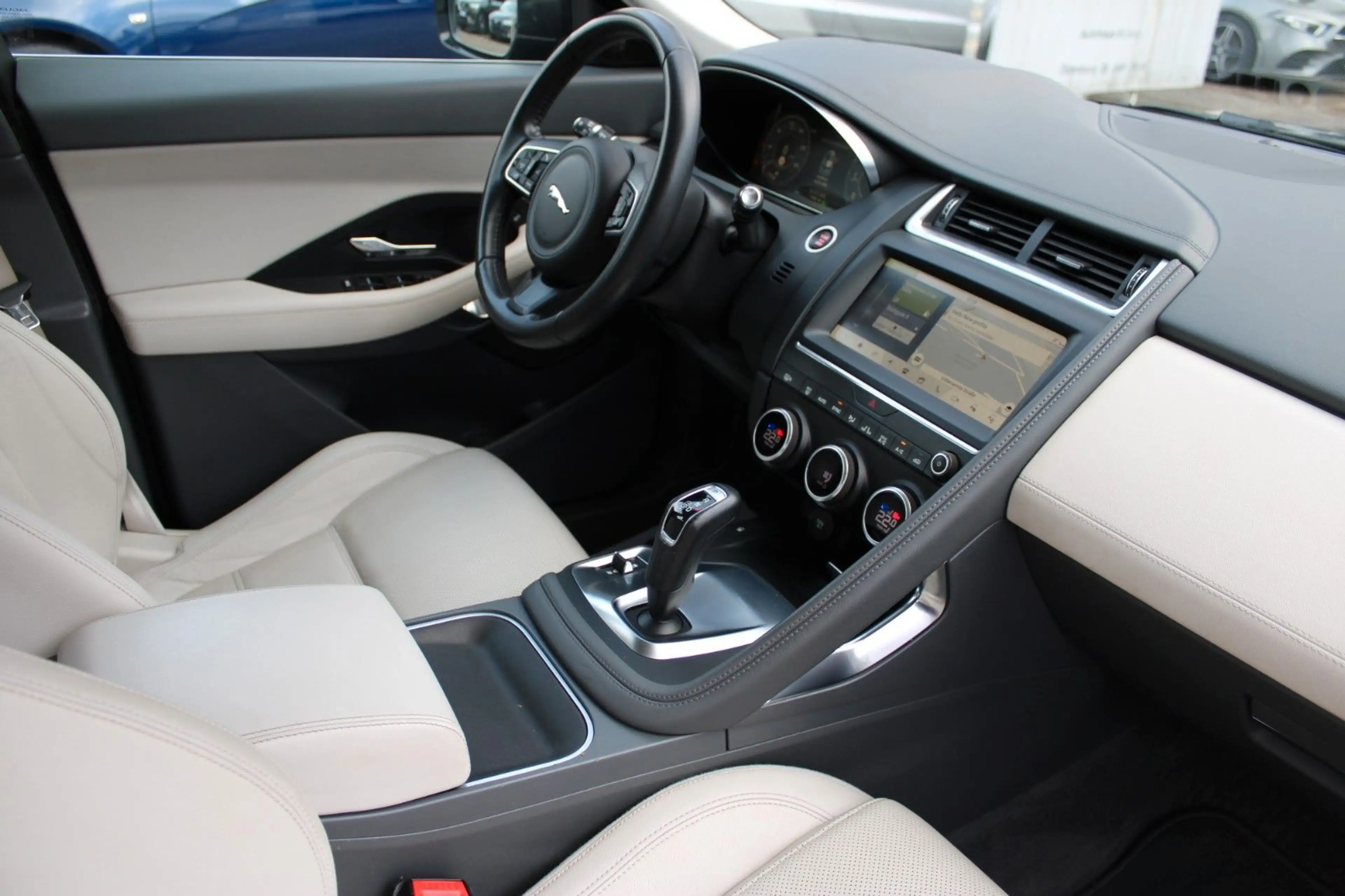 Jaguar E-Pace D180 S 4WD Automatik Leder LED Kamera — photo 7