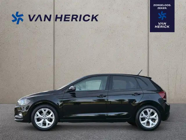 Volkswagen Polo view 2