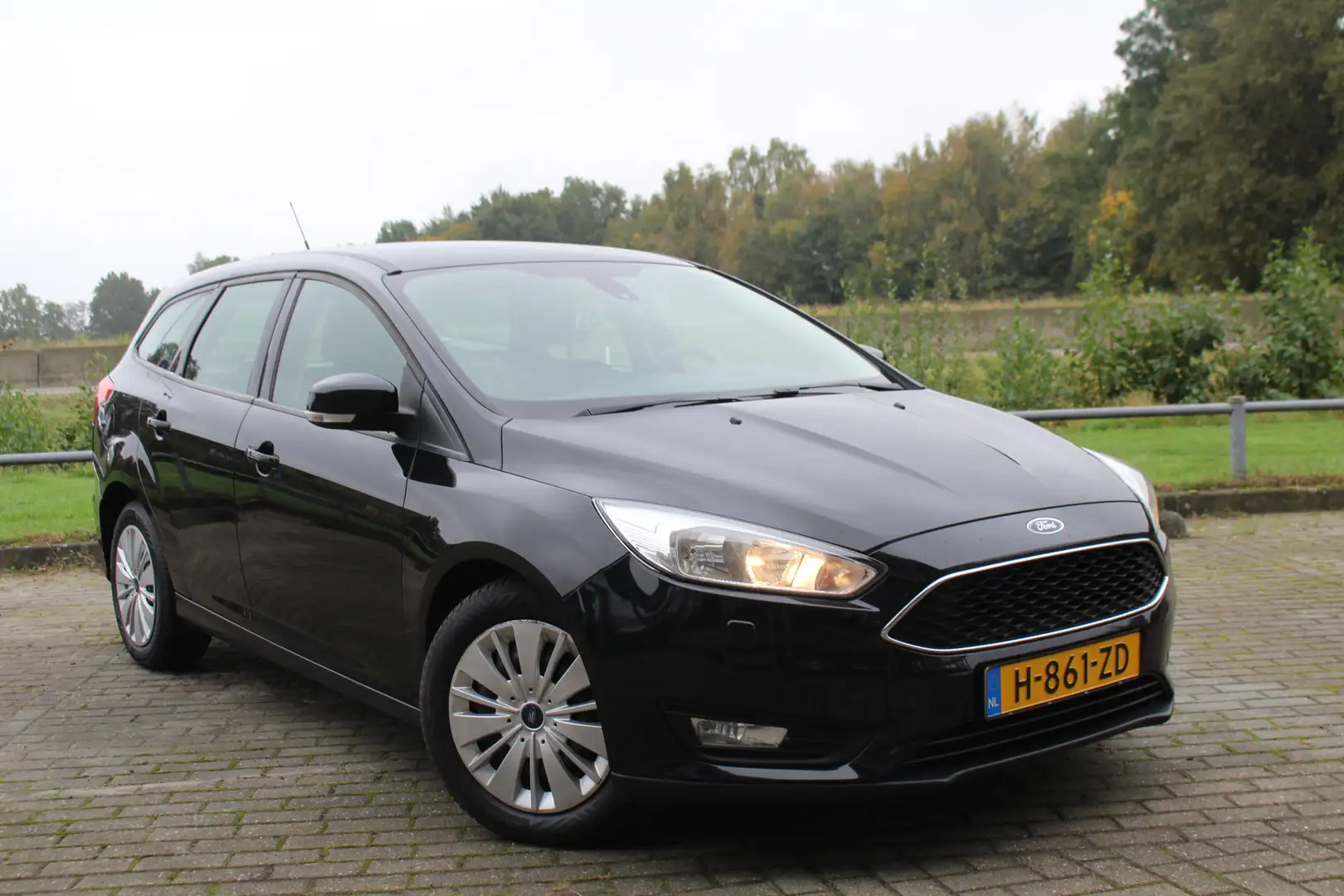 Ford Focus Wagon 1.5 TDCI AUTOMAAT Business Clima Cruise Trek Negro - 1
