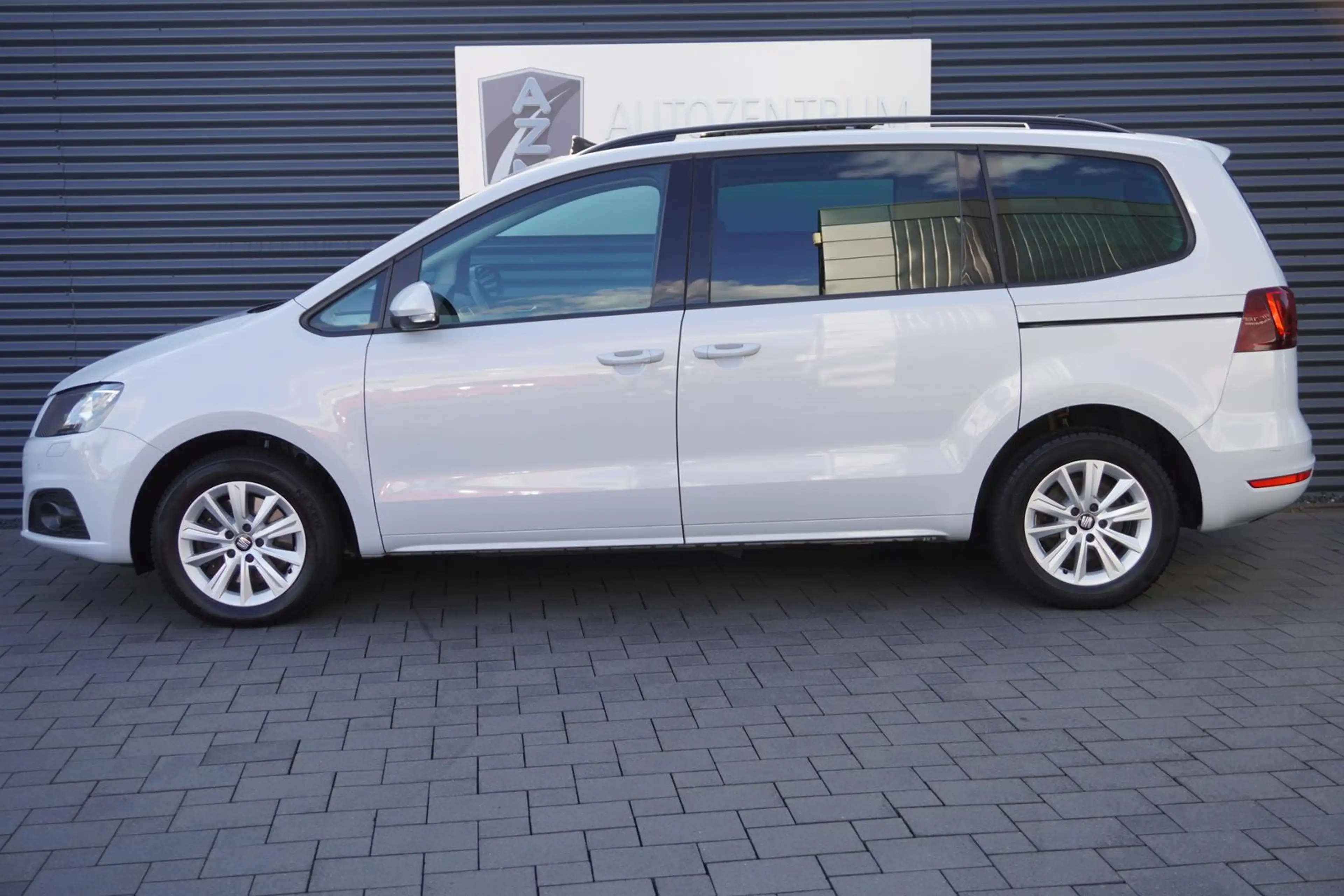 SEAT Alhambra 1.4 TSI STYLE|7-SITZER|KAMERA|APPLE|DAB — photo 4
