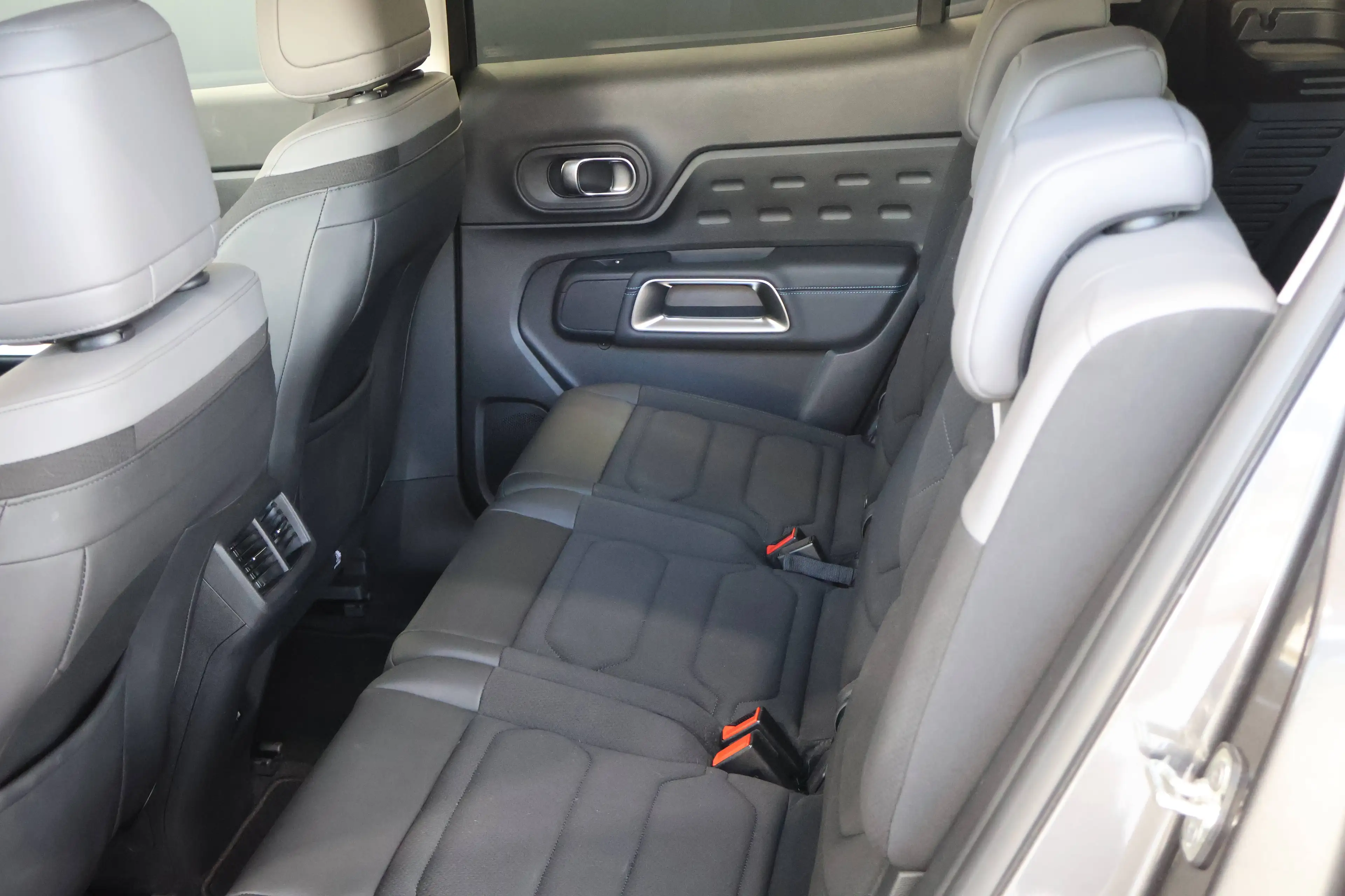 Citroen C5 Aircross 1.2 HYBRID 136PK e-DCS6 / TREKHAAK / CAMERA / KEYLESS / NAVI — photo 11