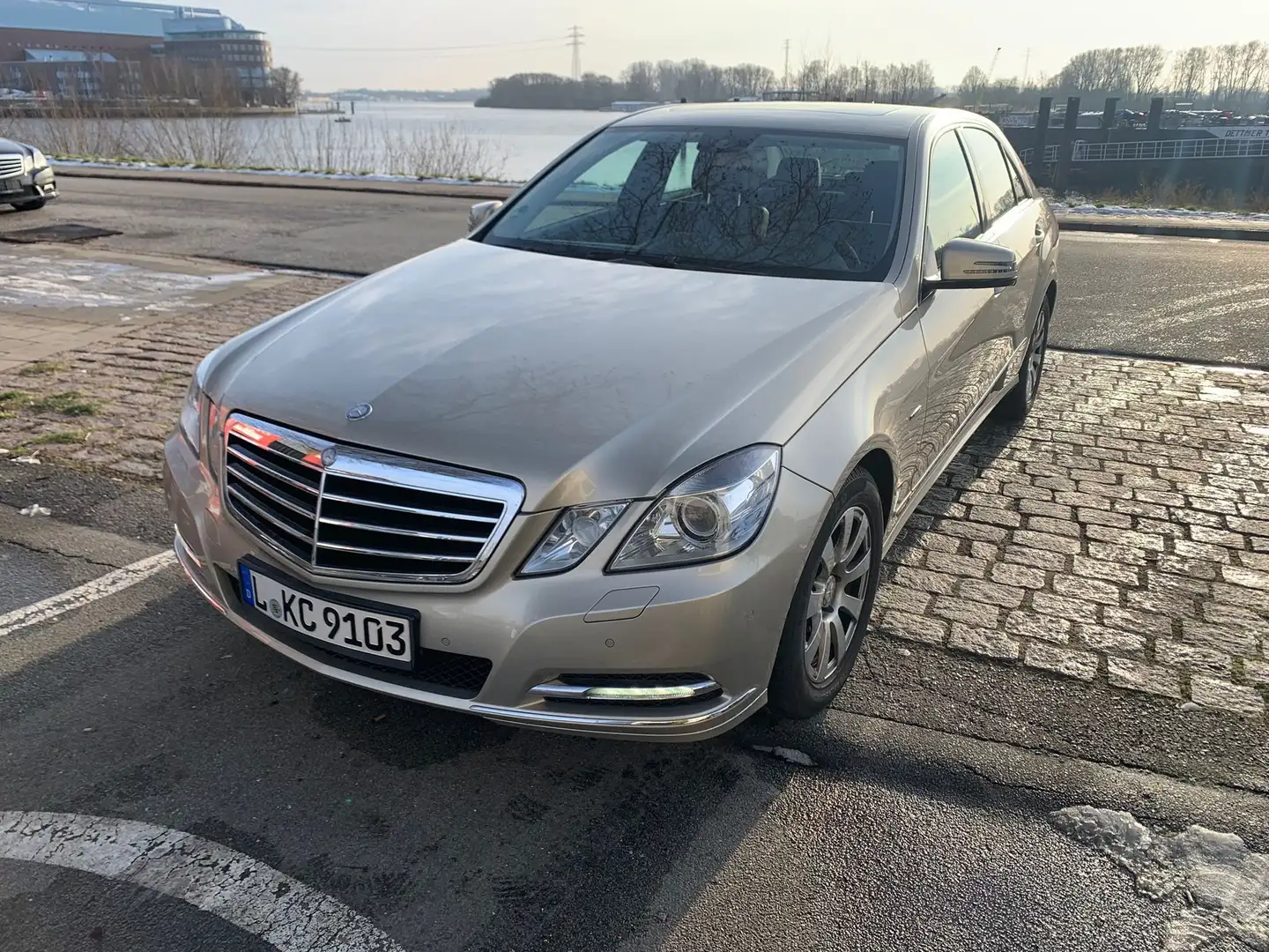 Mercedes-Benz E 200 BlueEFFICIENCY 7G-TRONIC Avantgarde*Tūv New Or - 2