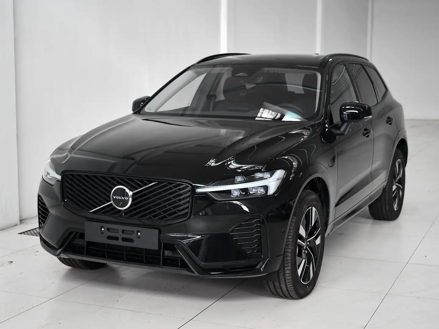 Volvo XC60 XC60 2.0 b5 mhev Plus Dark awd auto Schwarz - 2