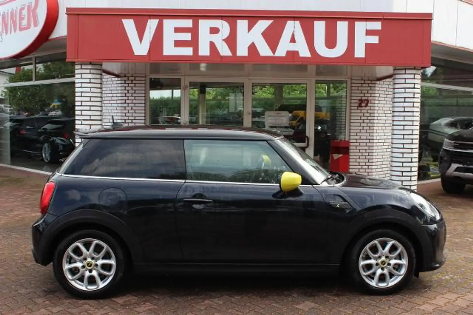 MINI Cooper SE Steptr. Esential Trim / Navi + Leder + HeadUp Zwart - 1