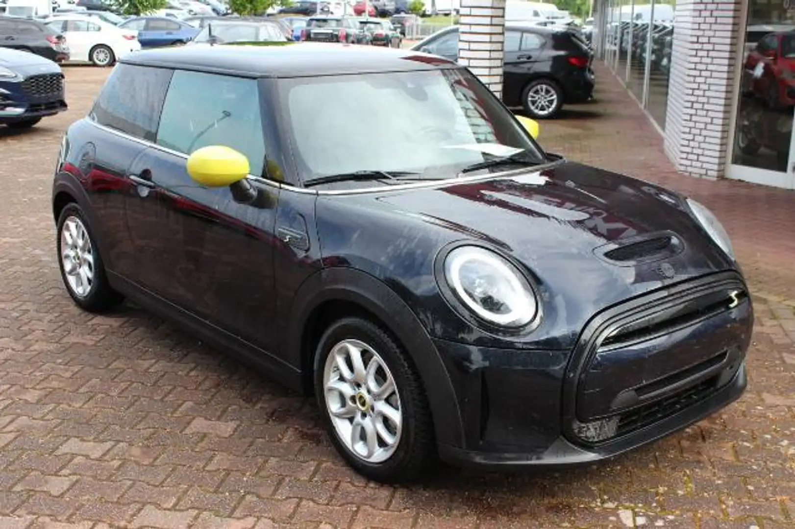 MINI Cooper SE Steptr. Esential Trim / Navi + Leder + HeadUp Zwart - 2