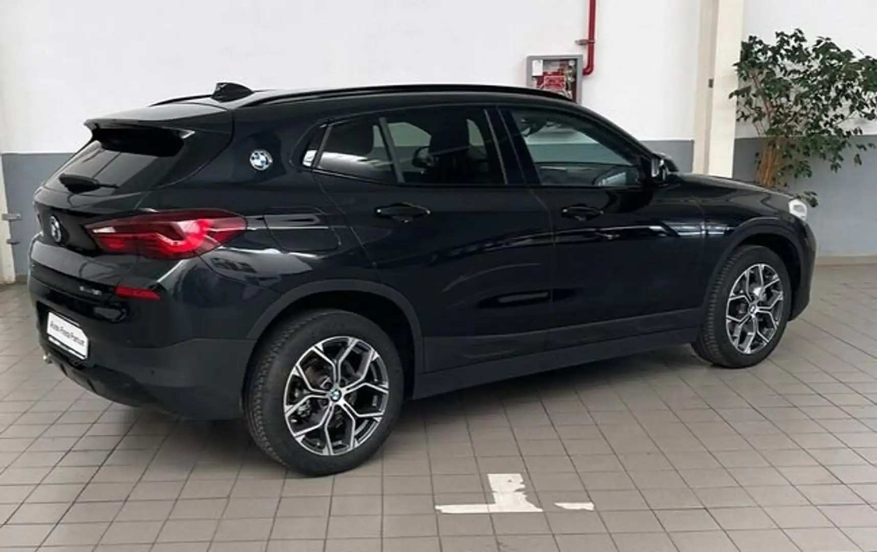 BMW X2 sDrive 18i Negro - 2