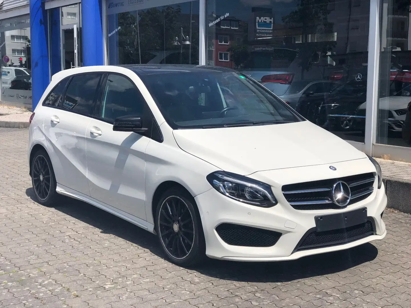 Mercedes-Benz B 180 CDI 7G.Aut. * AMG Line * Panorama * LED * Blanc - 1