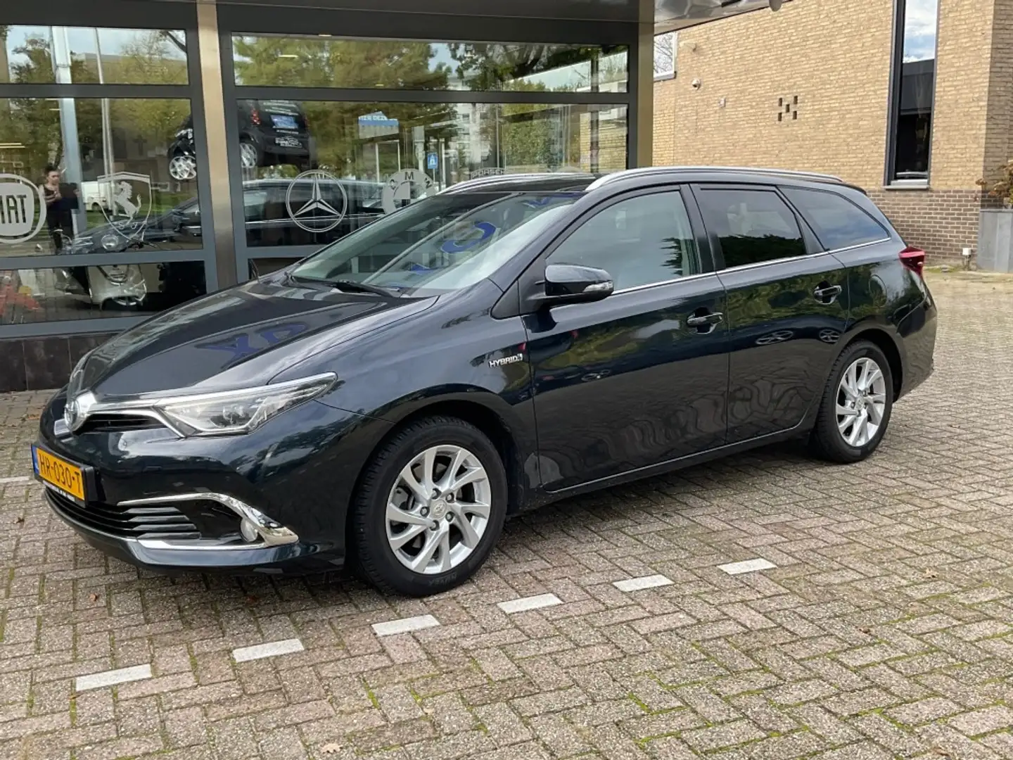 Toyota Auris 1.8 Hybrid Lease Pro Navi Panoramadak Grey - 2