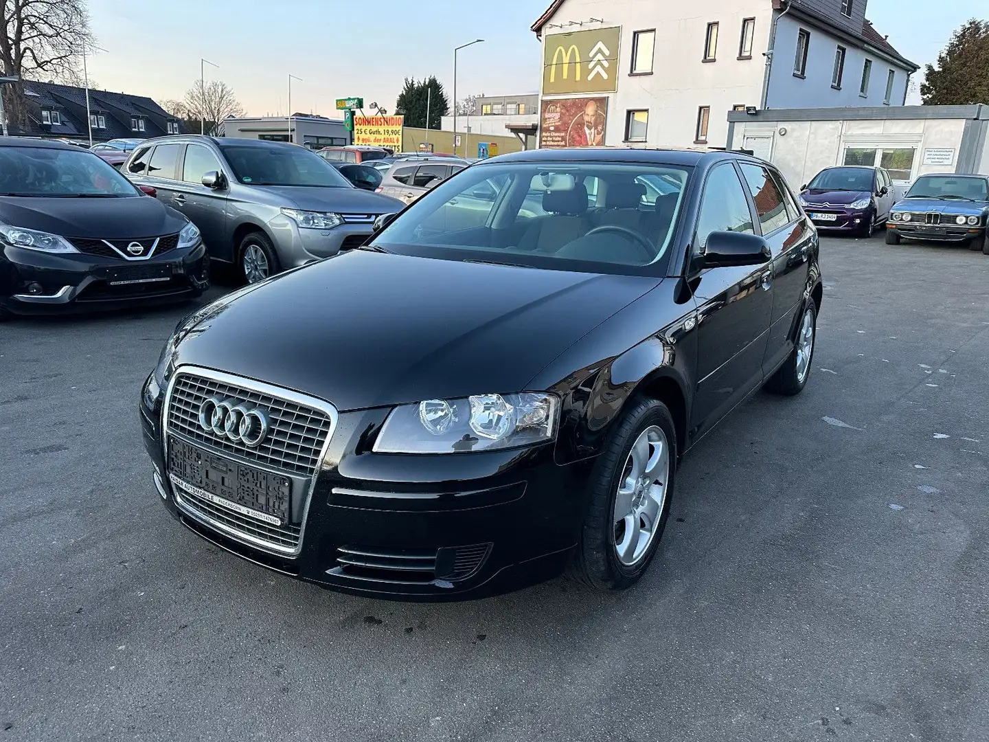 Audi A3 Sportback 1.6 Attraction Schwarz - 2