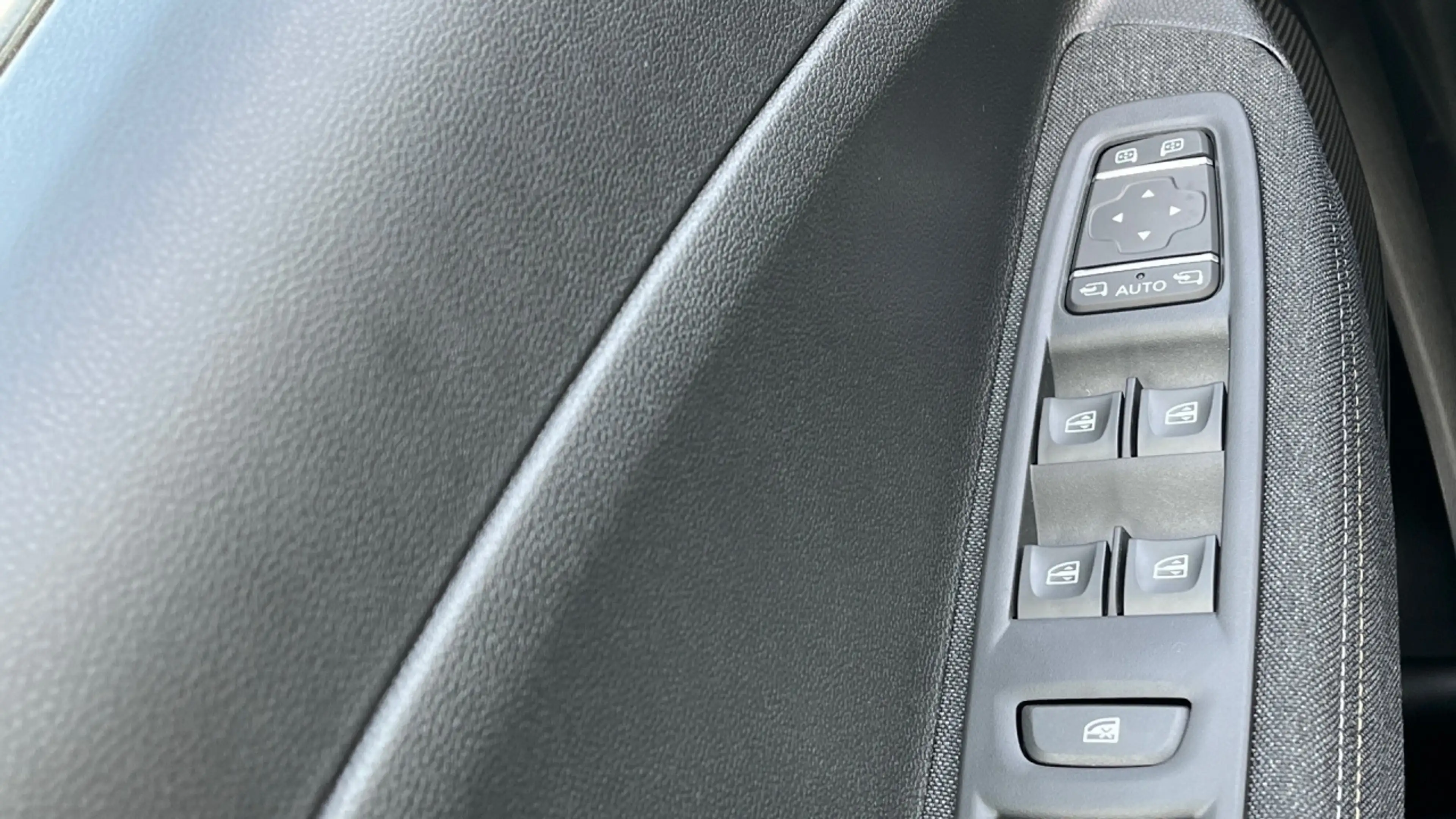 Renault ZOE R135 Iconic R135/EV 50 — photo 12