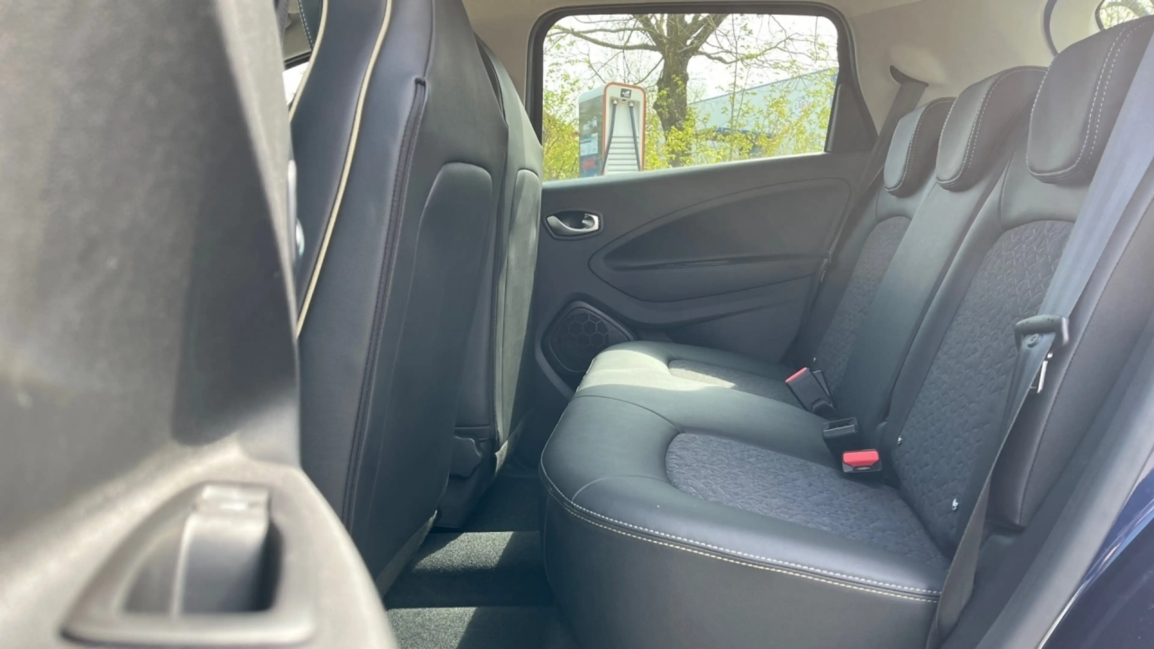 Renault ZOE R135 Iconic R135/EV 50 — photo 6