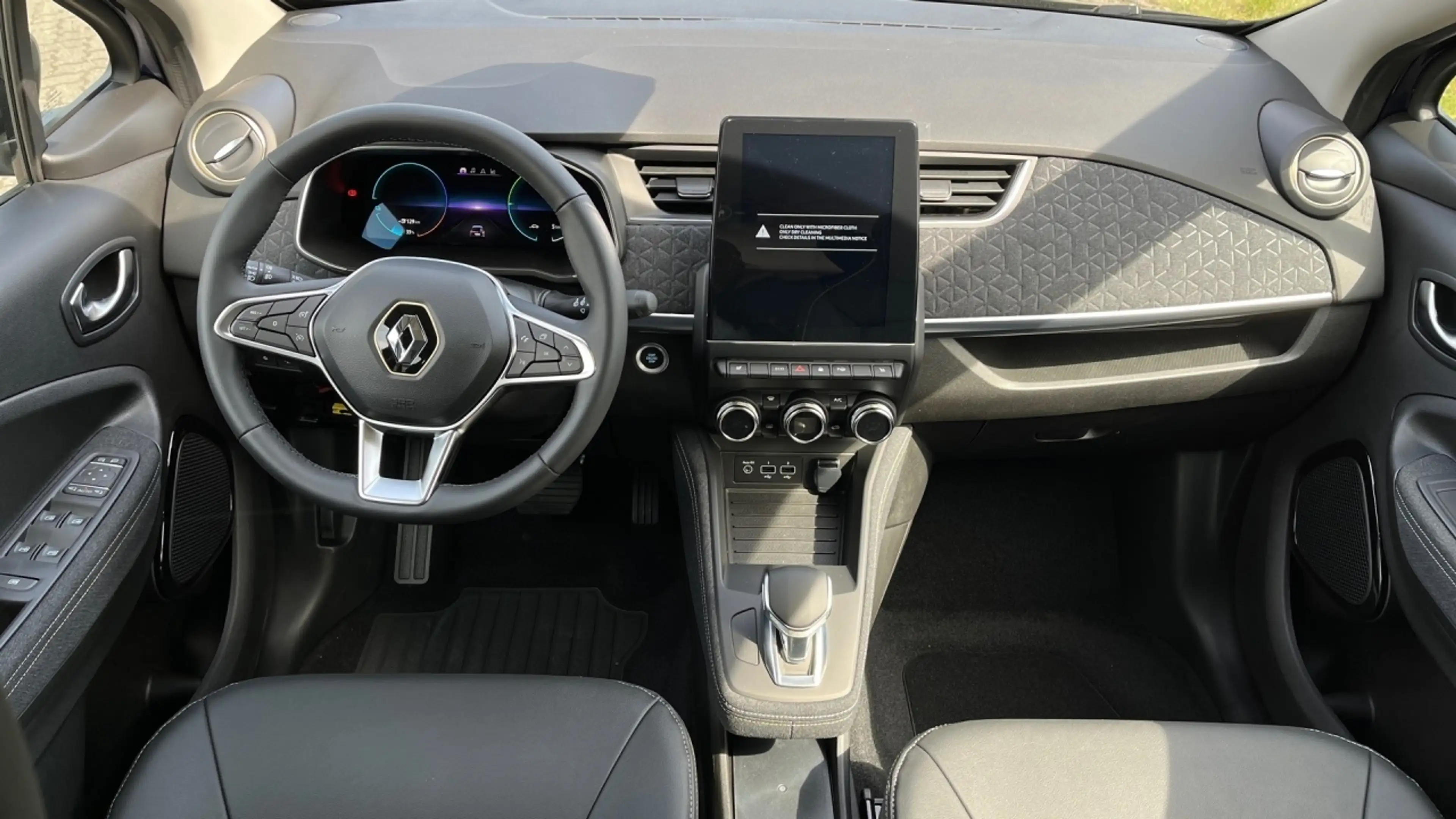 Renault ZOE R135 Iconic R135/EV 50 — photo 7