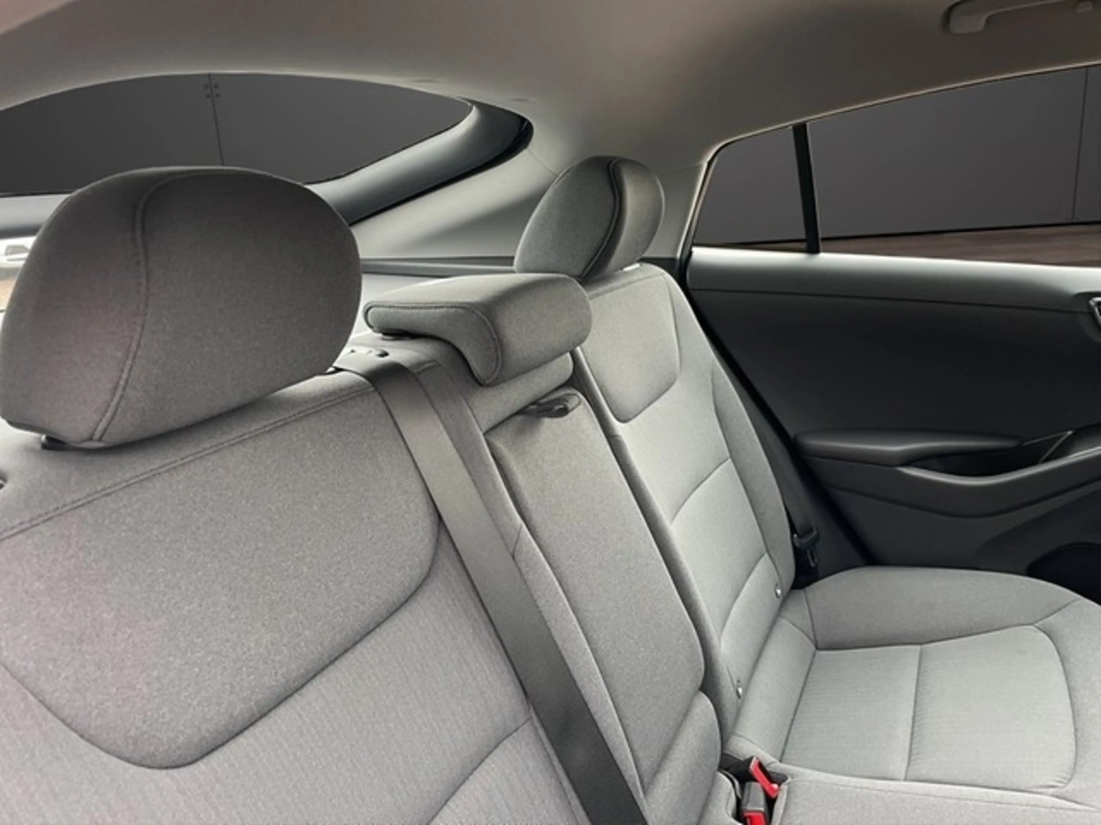 Hyundai IONIQ 1.6GDI Hybrid *Trend*SHA+RFK+Stzhzg+GJR+ — photo 15