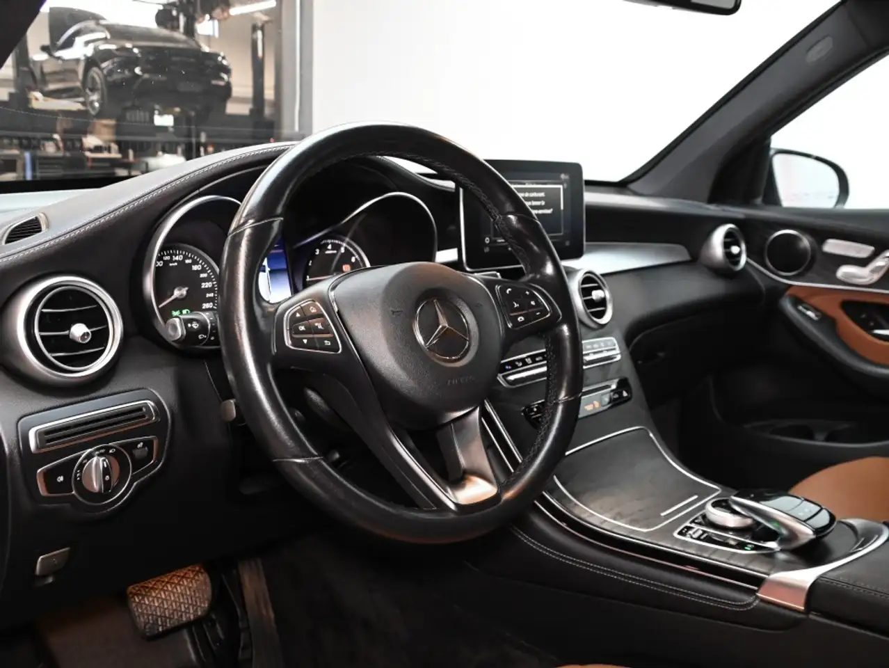 Mercedes-Benz GLC снимка Mercedes-Benz GLC