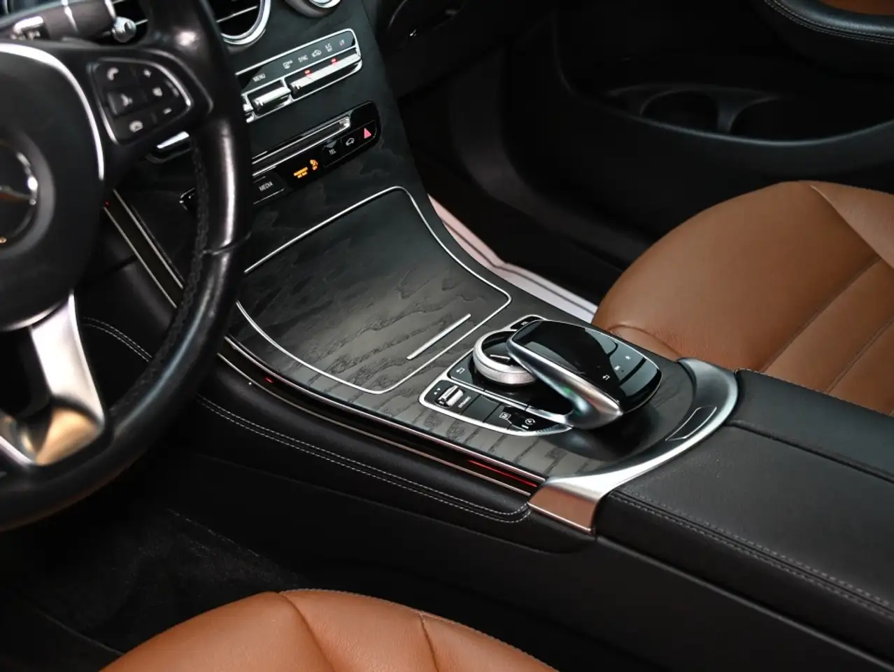 Mercedes-Benz GLC снимка Mercedes-Benz GLC