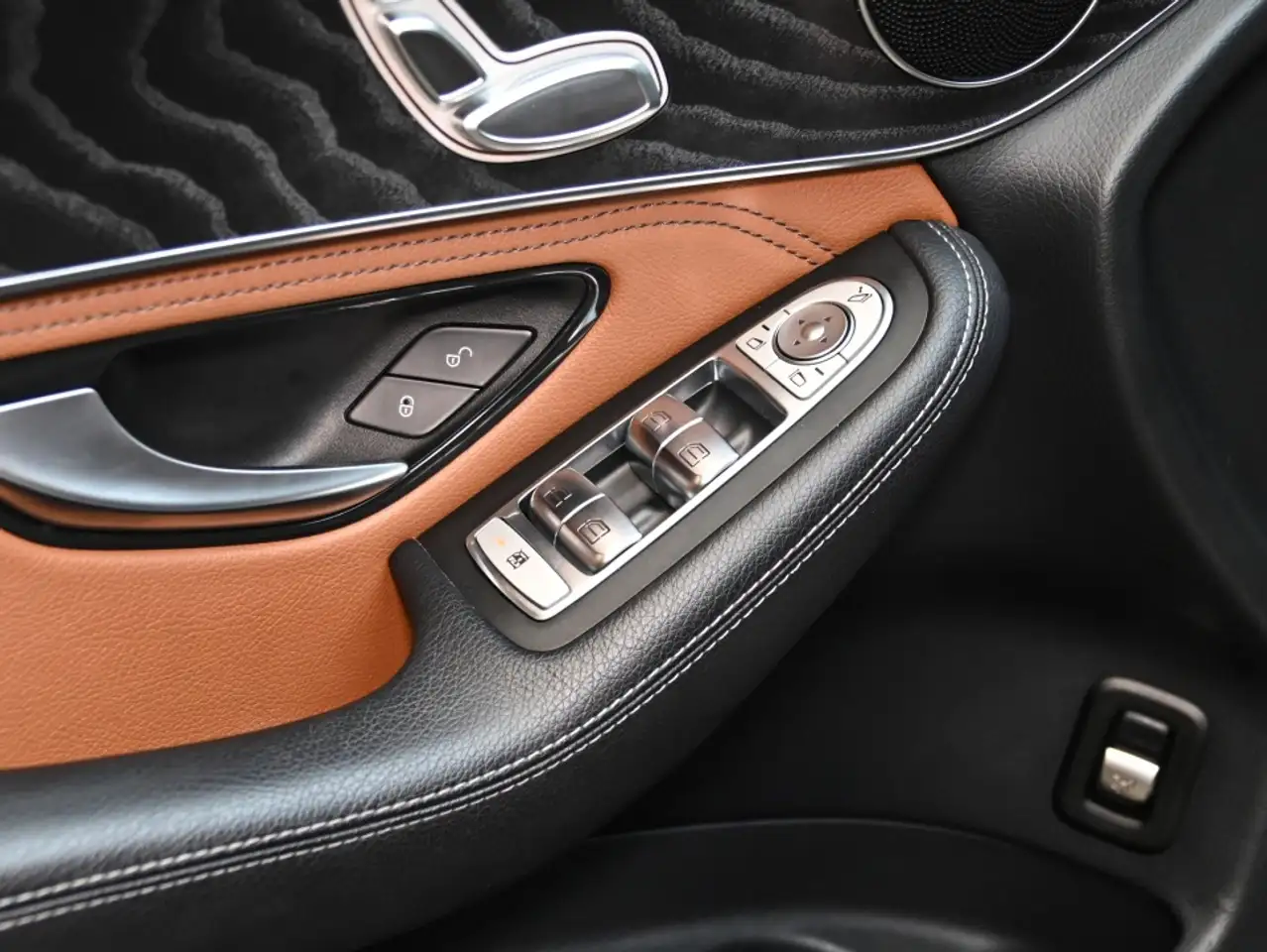 Mercedes-Benz GLC снимка Mercedes-Benz GLC