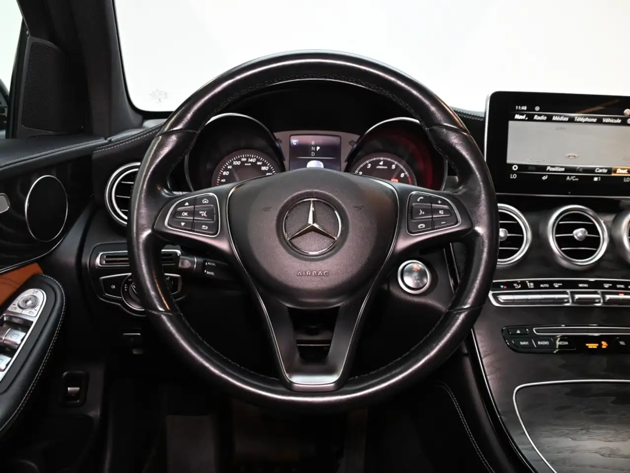 Mercedes-Benz GLC снимка Mercedes-Benz GLC