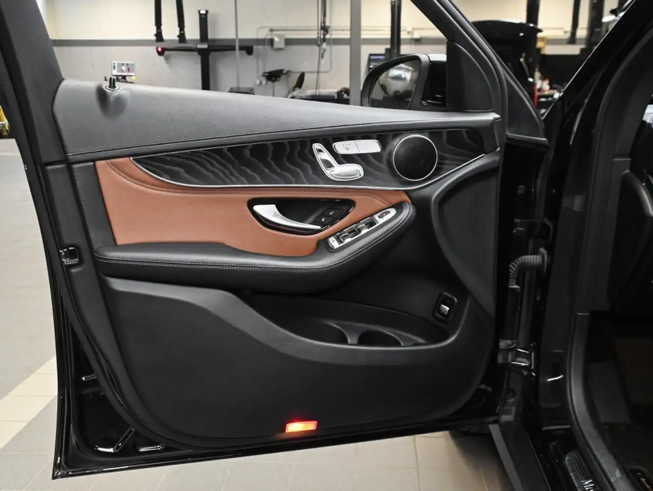 Mercedes-Benz GLC снимка Mercedes-Benz GLC