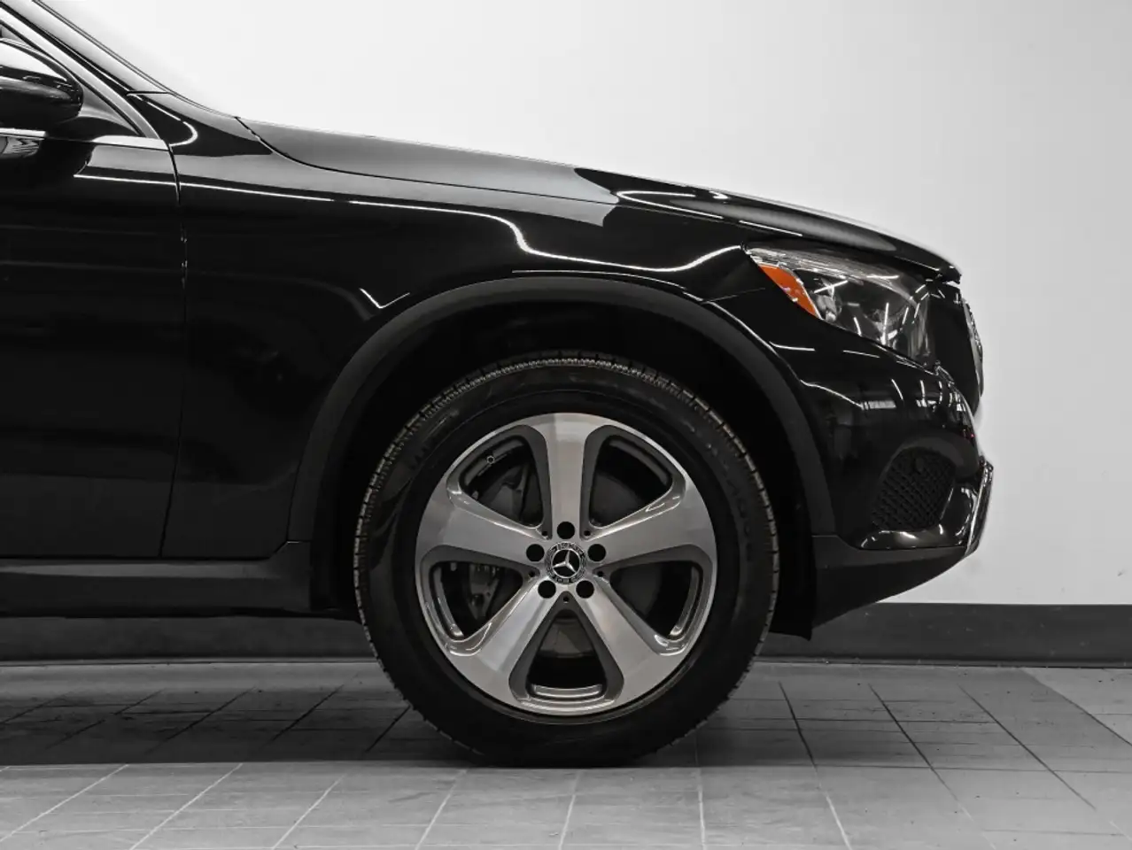 Mercedes-Benz GLC снимка Mercedes-Benz GLC