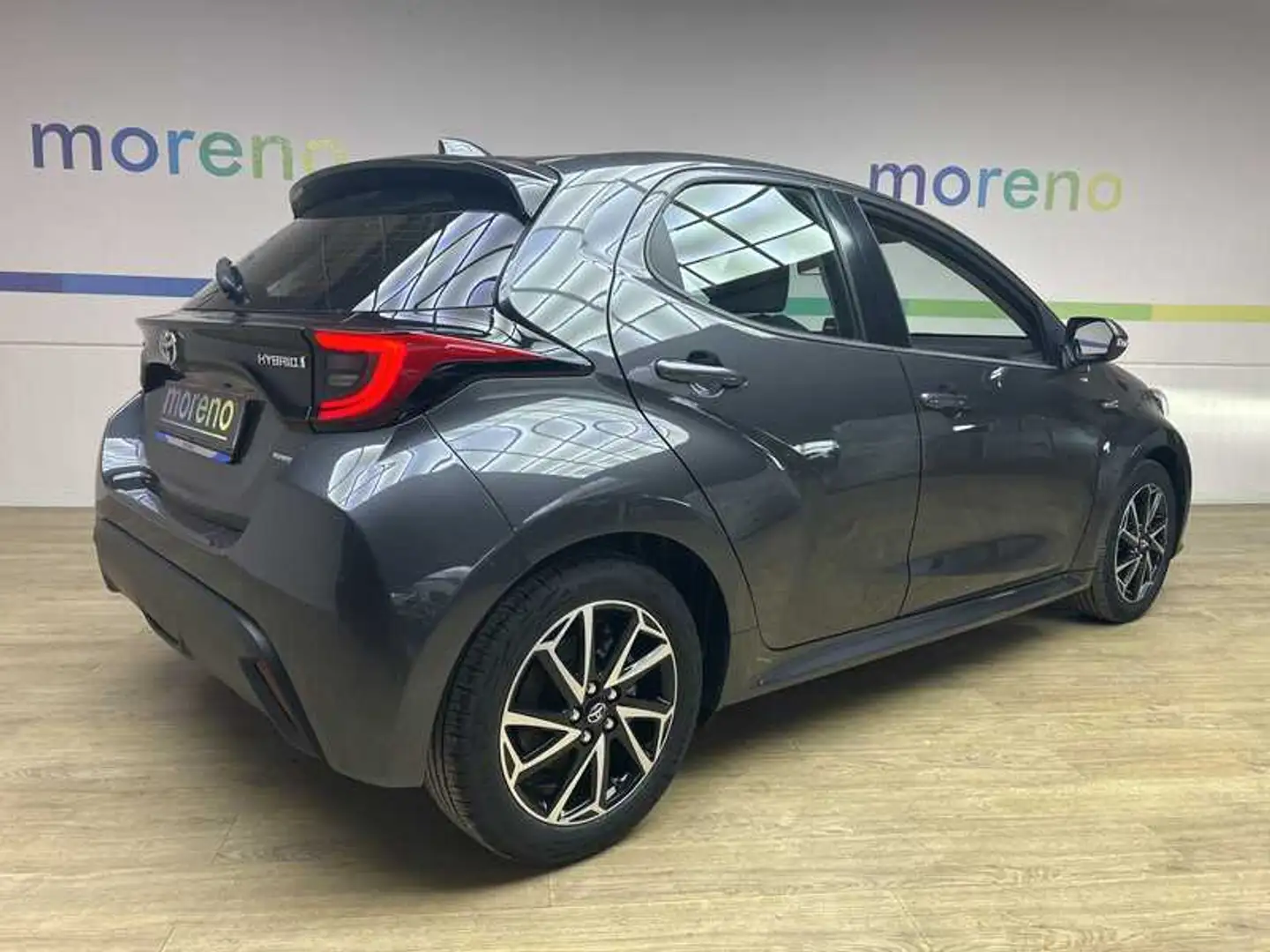 Toyota Yaris 1.5 Hybrid Trend Grigio - 2