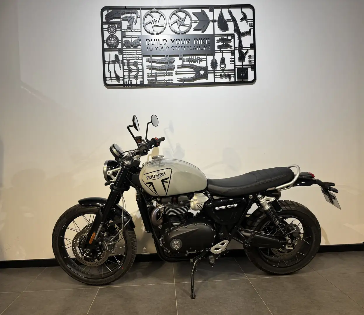 Triumph Scrambler Šedá - 2