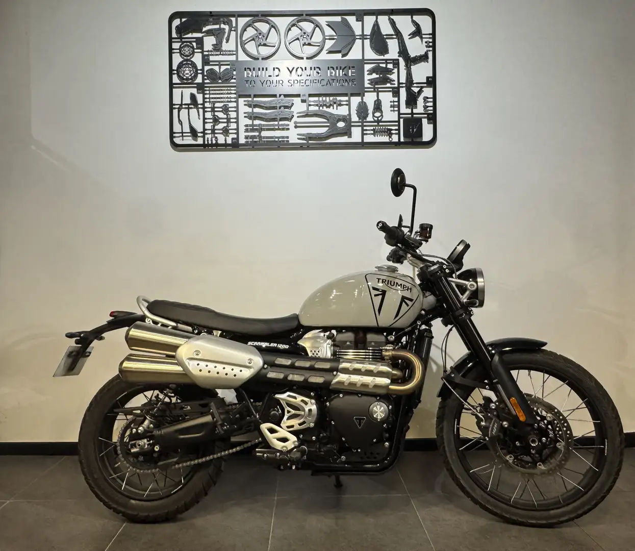 Triumph Scrambler Šedá - 1