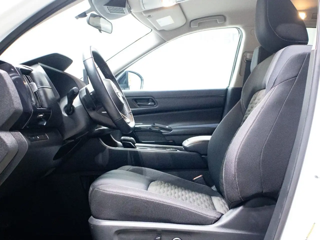 Nissan Pathfinder снимка Nissan Pathfinder
