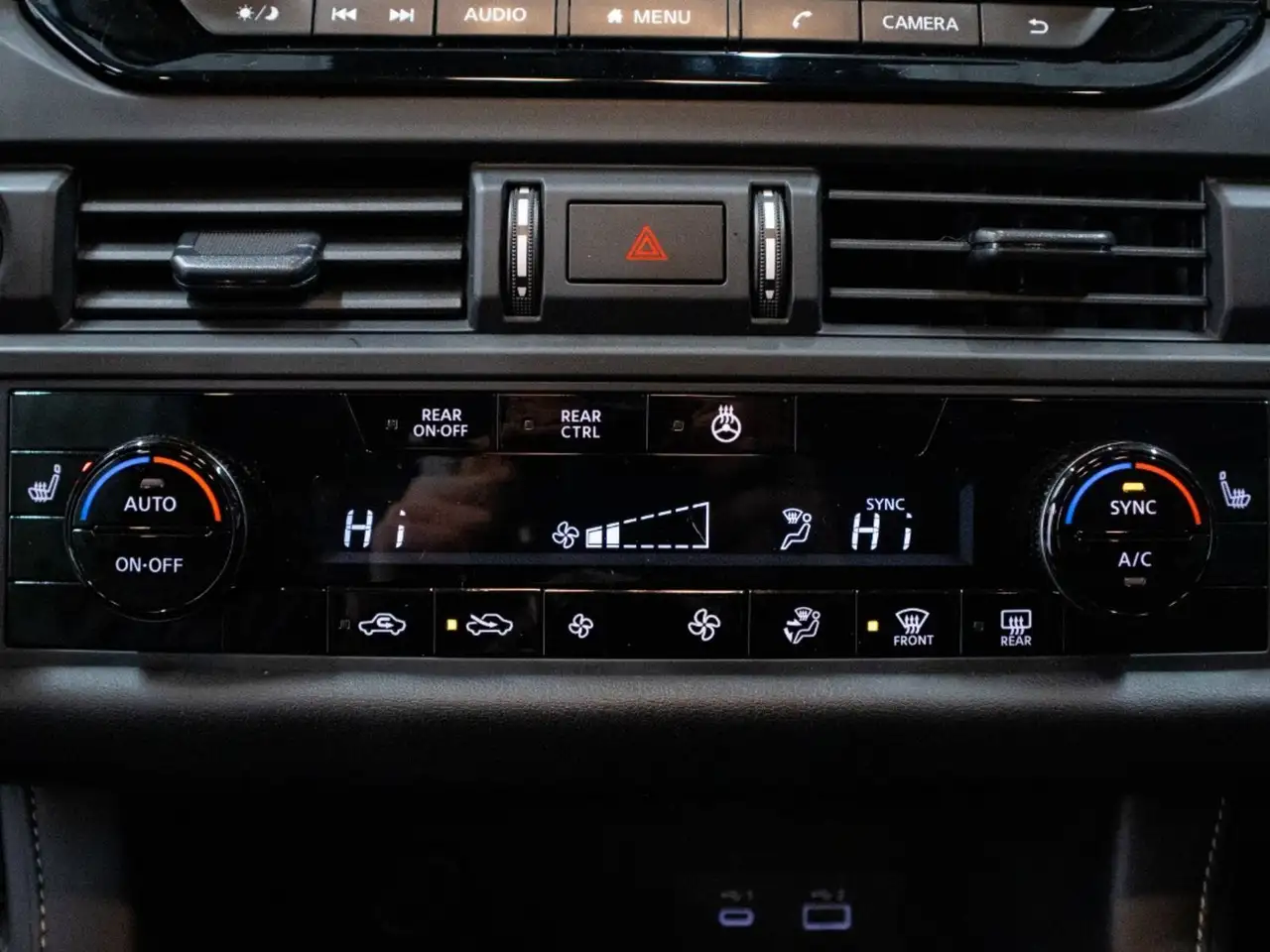 Nissan Pathfinder снимка Nissan Pathfinder
