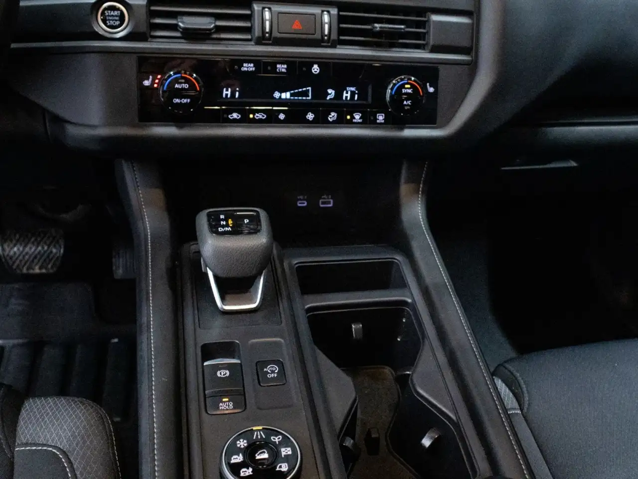 Nissan Pathfinder снимка Nissan Pathfinder