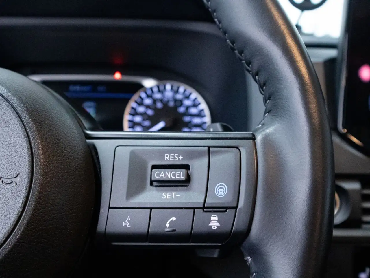 Nissan Pathfinder снимка Nissan Pathfinder