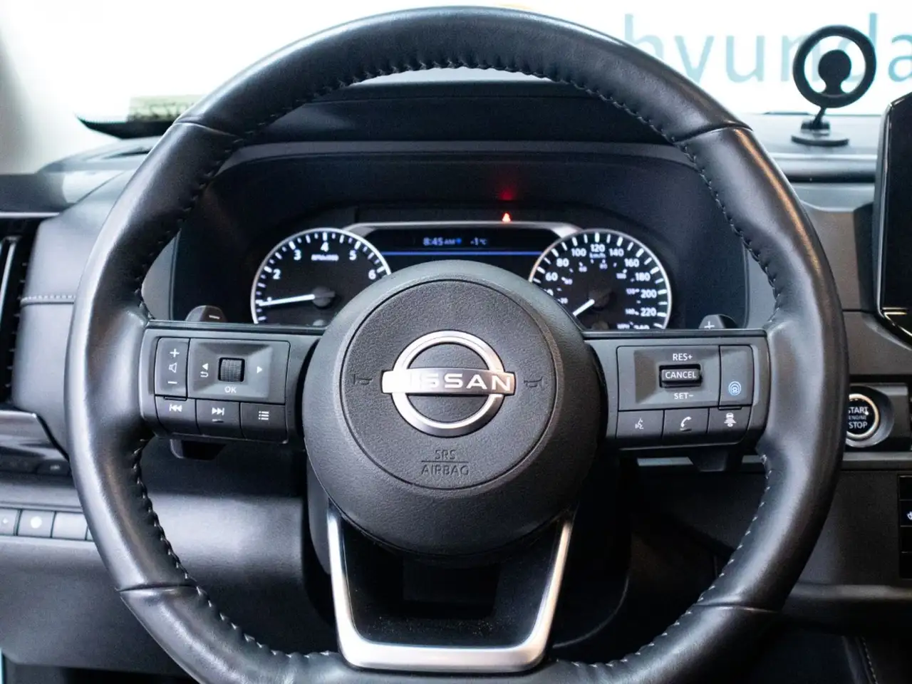 Nissan Pathfinder снимка Nissan Pathfinder