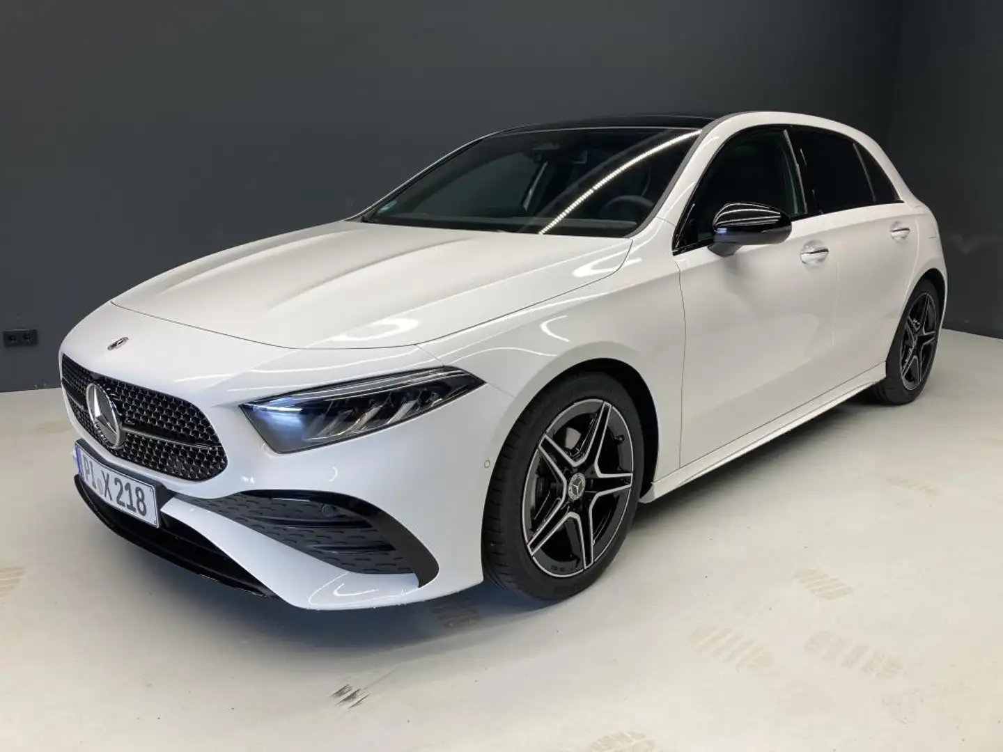 Mercedes-Benz A 200 AMG Adv.Plus Pano Night SpurW S-Sitz Weiß - 2