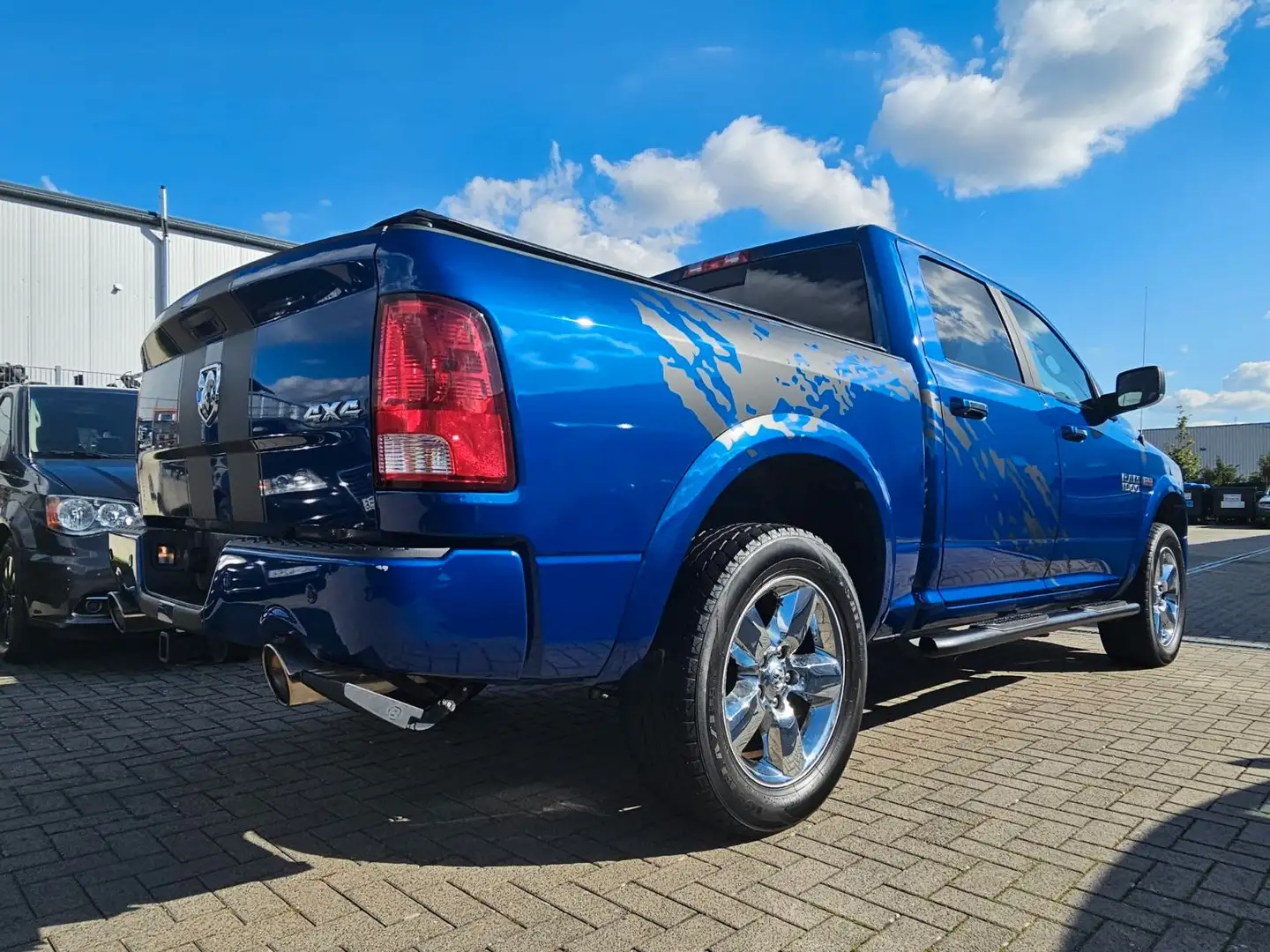 Dodge RAM 5.7L V8 1500 SLT CrewCab*Shzg*AHK*R-Kam*Navi Azul - 1