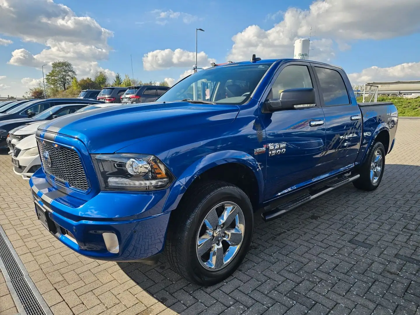 Dodge RAM 5.7L V8 1500 SLT CrewCab*Shzg*AHK*R-Kam*Navi Azul - 2