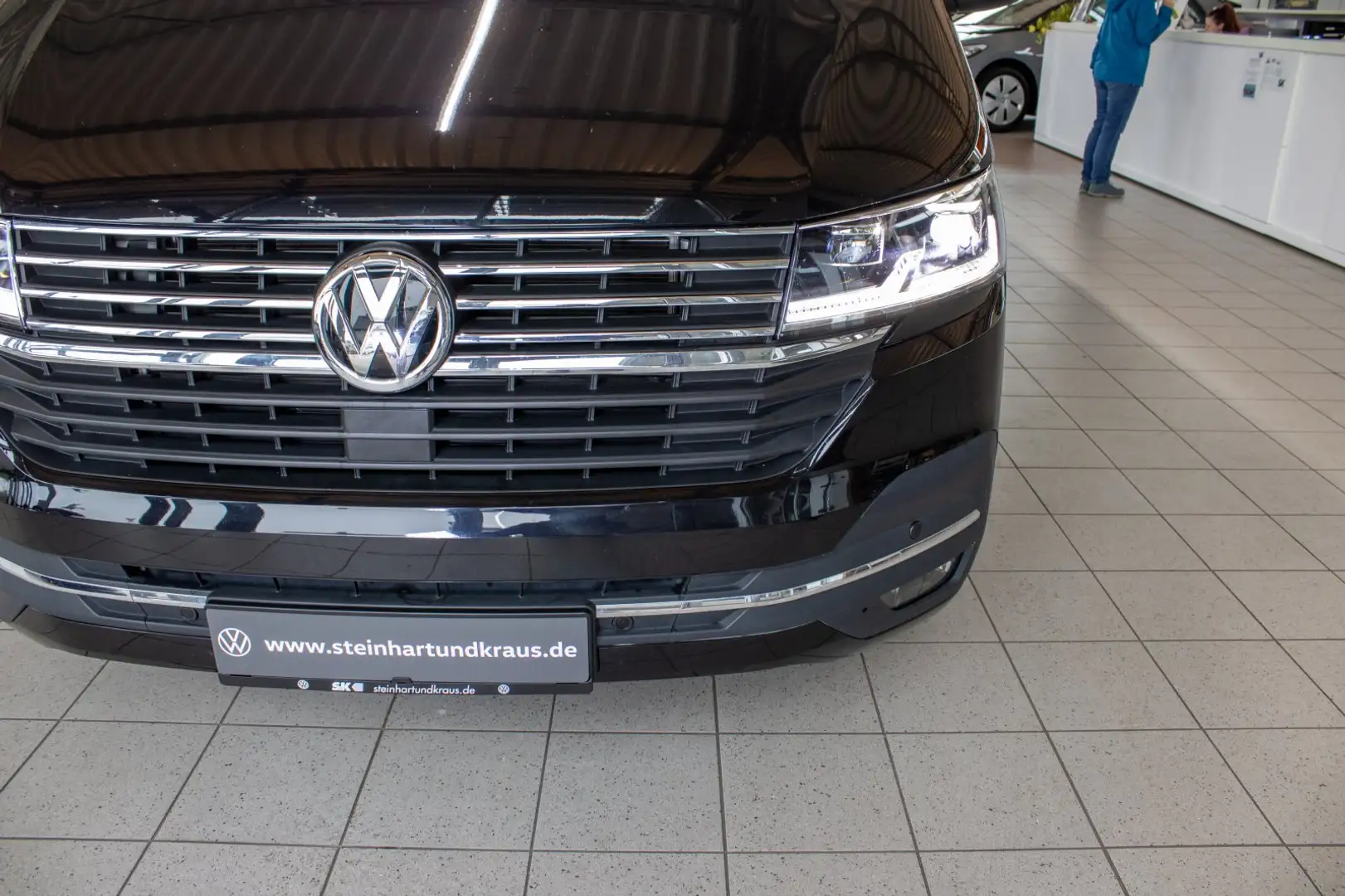 Volkswagen T6 Multivan 6.1 Generation Six | DSG | LED | Navi | ACC | Park Zwart - 2